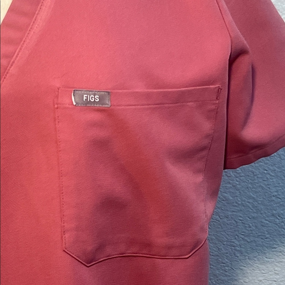 Figs V-Neck Catarina Scrub Top in Quartz Pink - Picture 3 of 9